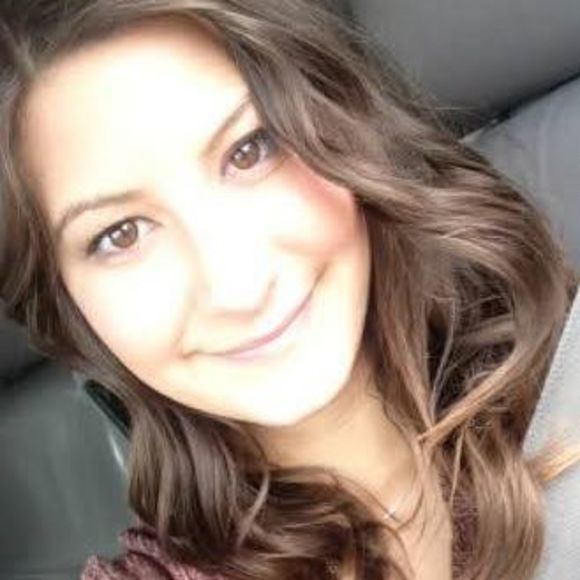 Meet your Posher, Nicole - Picture 1 of 1